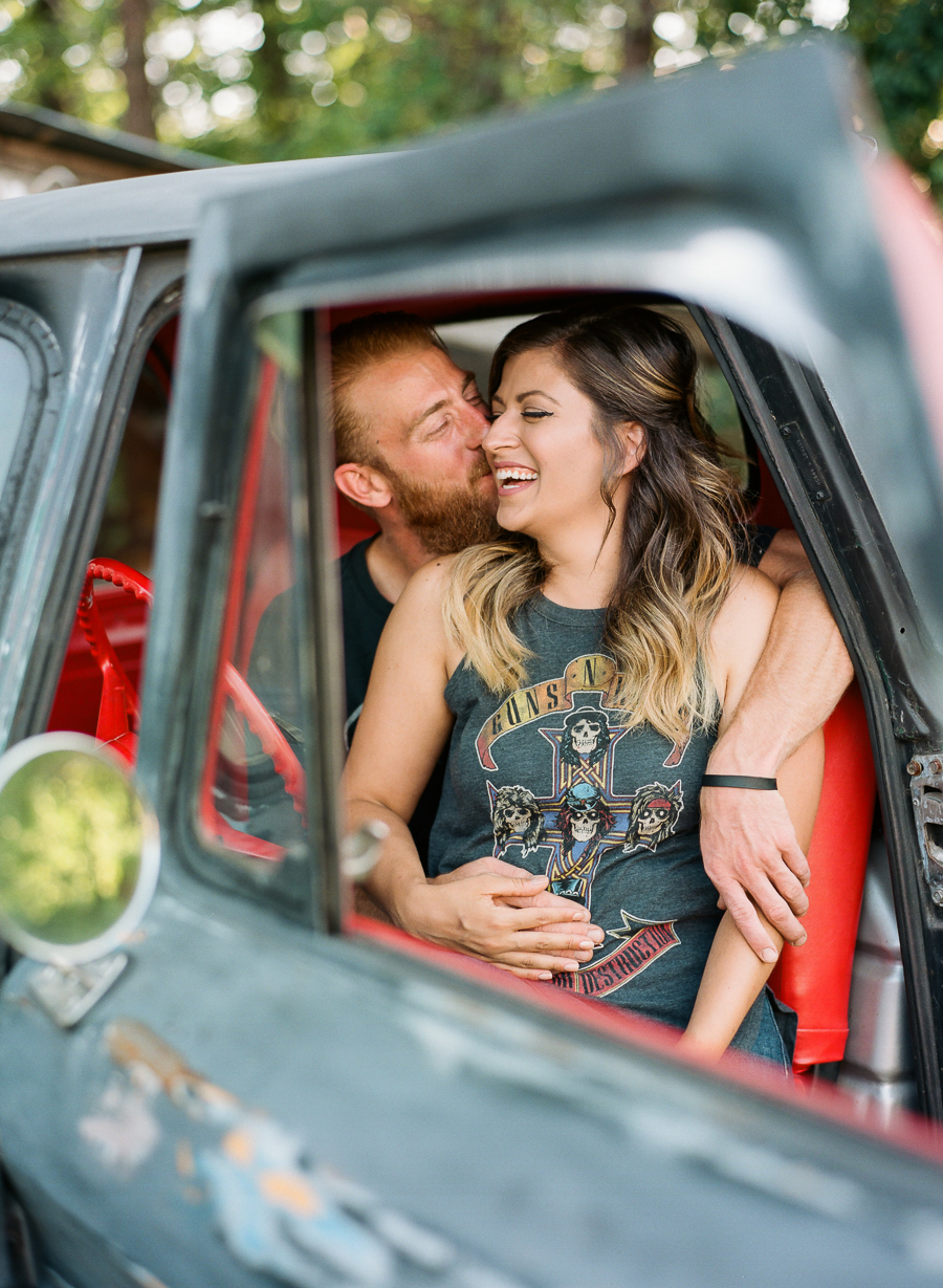 vintage-truck-engagement-session-1